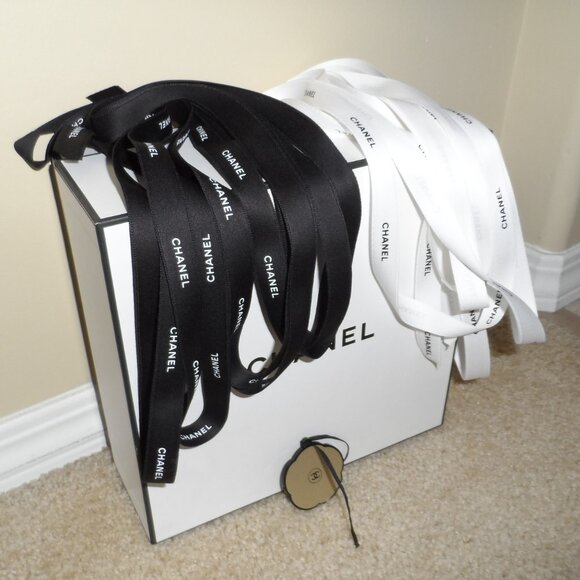 Chanel empty box with ribbons and ornament - Picture 1 of 8